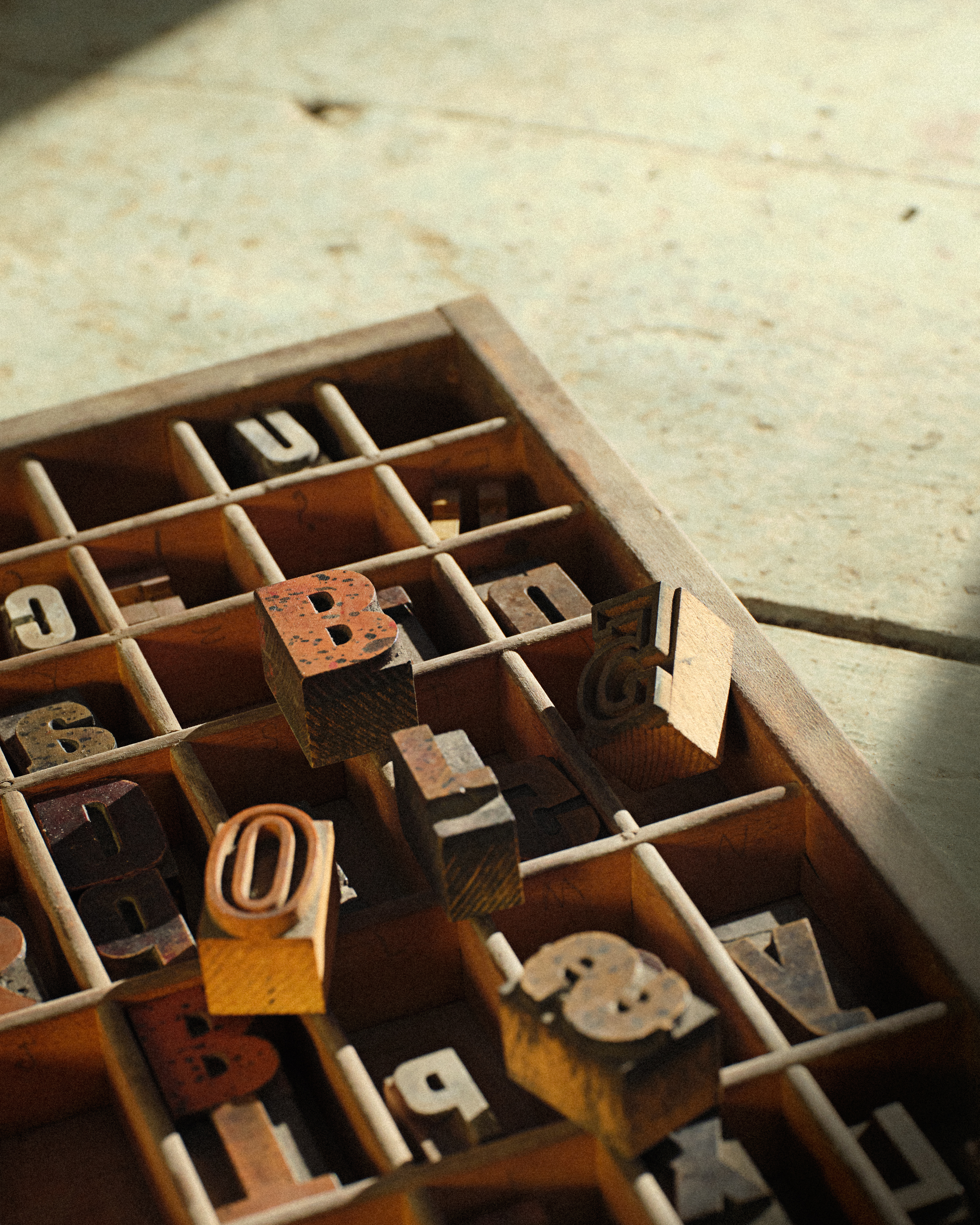 Wooden type characters
